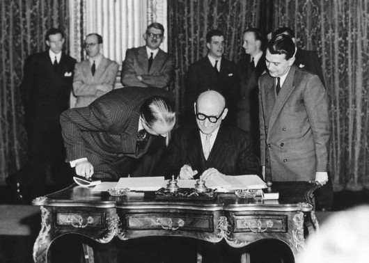 9 травня - День Європи. У 1950 році в цей день було задеклароване об'єднання, з якого починається відлік історії створення Євросоюзу. Що з чим об'єднували?