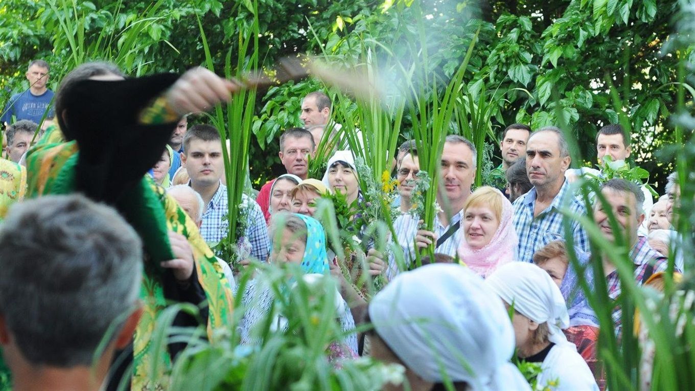 Зелені свята - це побутова назва...